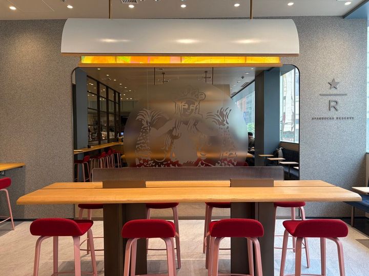 スターバックスリザーブ® カフェ 新宿マルイ本館2階店