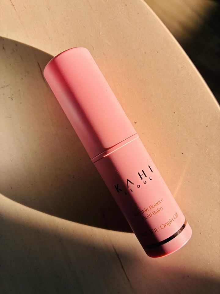 画像: ツヤと束感を演出するバーム