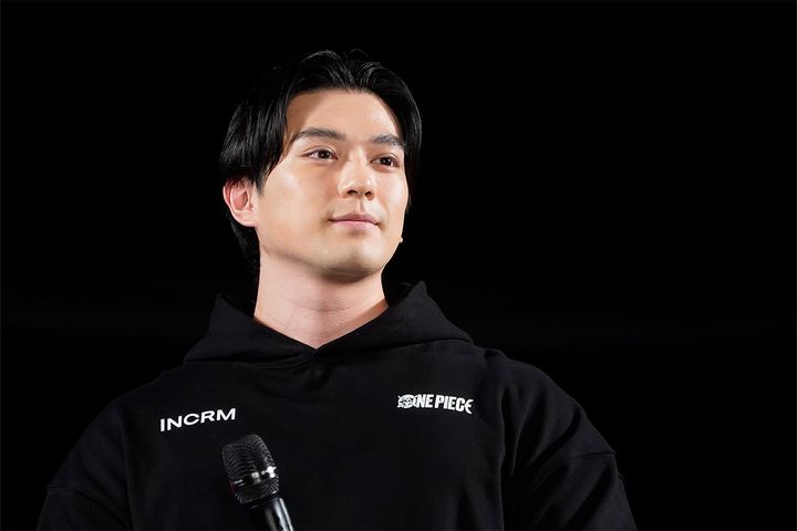 新田真剣佑さん（2023年12月8日、時事通信フォト）