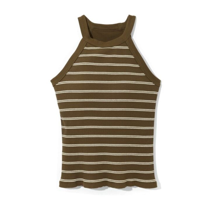 全方位からバストを支える構造。バストを支える構造でずれにくく、バストがきれいに見える。ホルターネックブラタンクトップ2290円（ユニクロ）