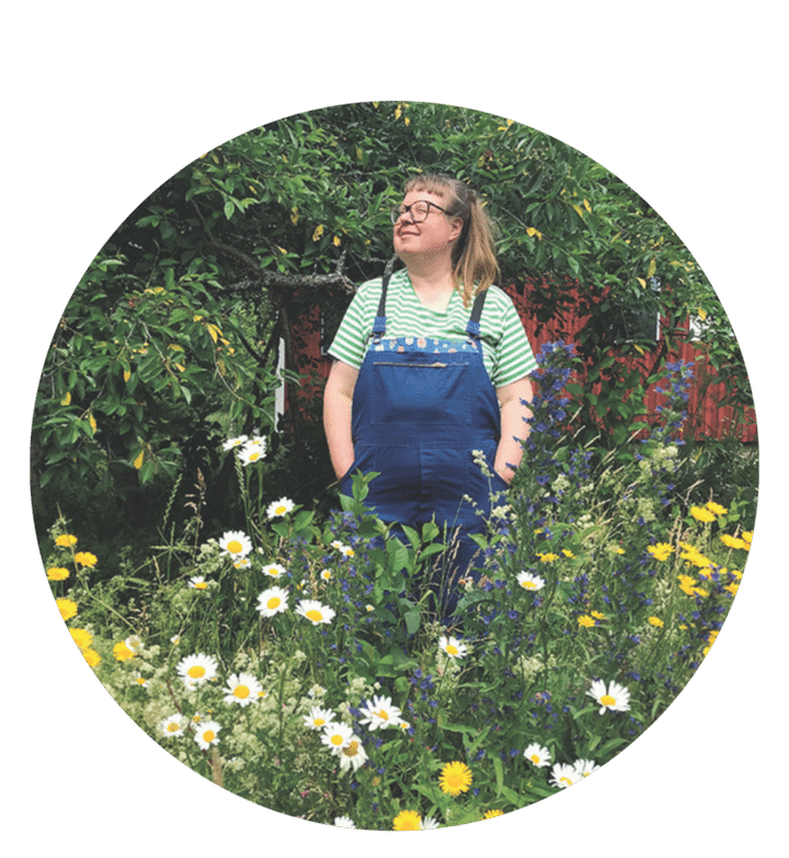 〈イェンニ・トゥオミネン〉1976年、スウェーデン生まれ。フィンランドのポルヴォー在住。陶芸、絵画、テキスタイルに取り組む。2006年以降、マリメッコのデザインを数多く手掛けている。今までに日本では2022年、2023年と個展を開催している。