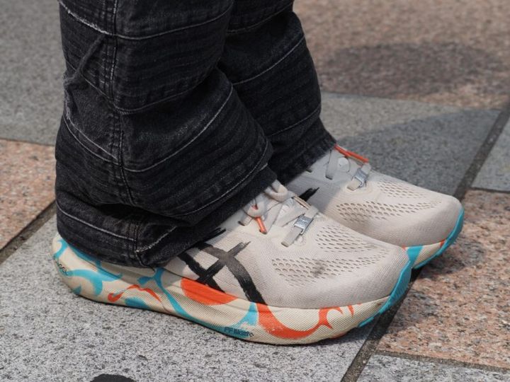 アシックスのスニーカー