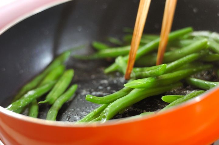 インゲンのバタークミンソテーの作り方1