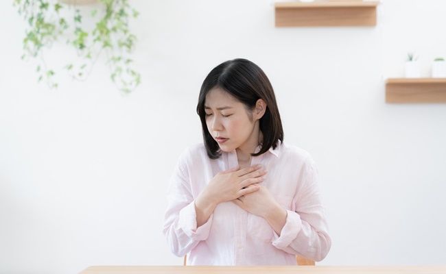 動悸がする女性