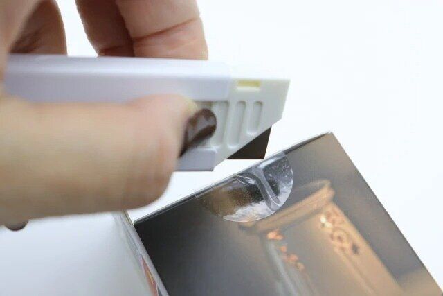 ダイソー 自動リターンカッター