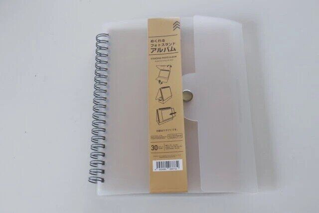 ダイソー めくれるフォトスタンドにもなるアルバム（2L判、30ポケット） パッケージ