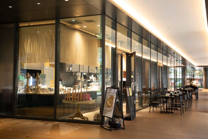 石臼自家製粉の風味豊かなパンが食べ放題♪ 「ポワン エ リーニュ神田スクエア店」の満足ランチセット