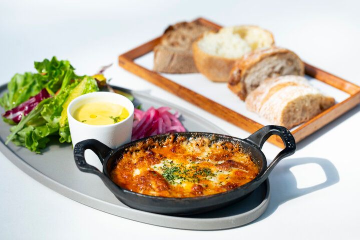 石臼自家製粉の風味豊かなパンが食べ放題♪ 「ポワン エ リーニュ神田スクエア店」の満足ランチセット