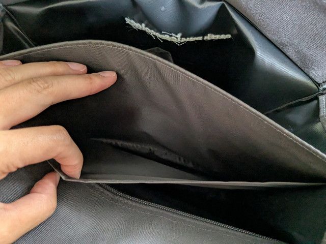 earthmusicイベントトートバッグ中の仕切り