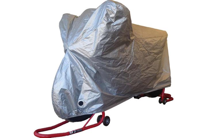 長期保管時はカバーを掛けてタイヤを浮かせたい