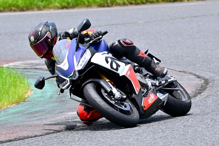 しっかりタイヤに熱を入れると内圧が高まる