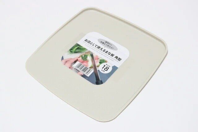 セリアのお皿として使えるまな板 角型18cm1