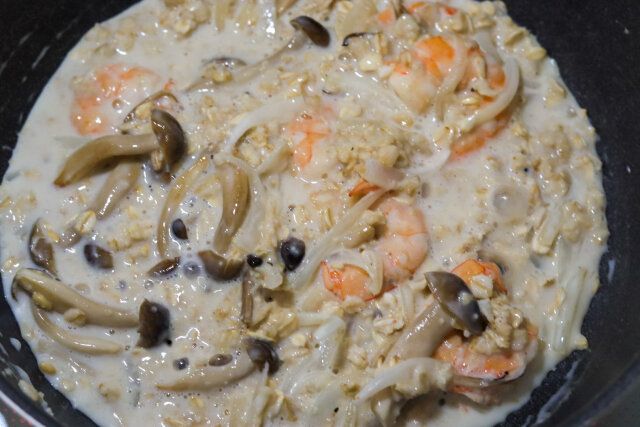 とろみがつくまで、混ぜながら弱火で煮る。