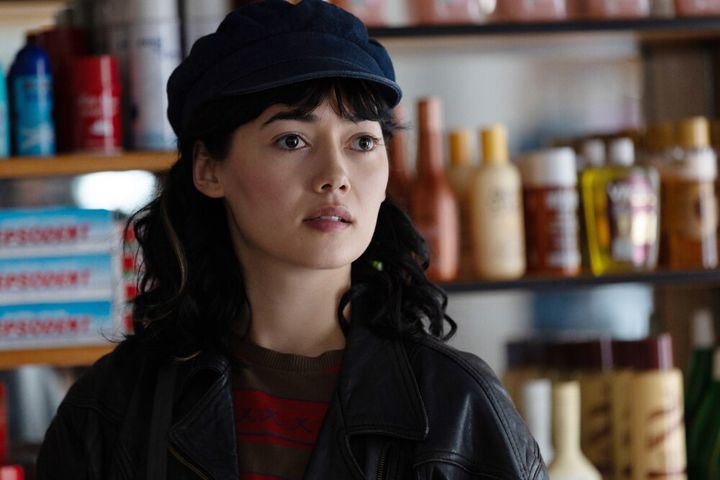 悦子の次女・ニキ役は、オーディションで選ばれたカミラ・アイコが演じている