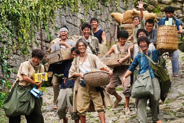 『宝島』では、オンちゃん（永山瑛太）らの「戦果アギャー」の様子が描かれる