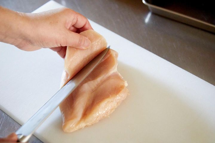 鶏むね肉を開く