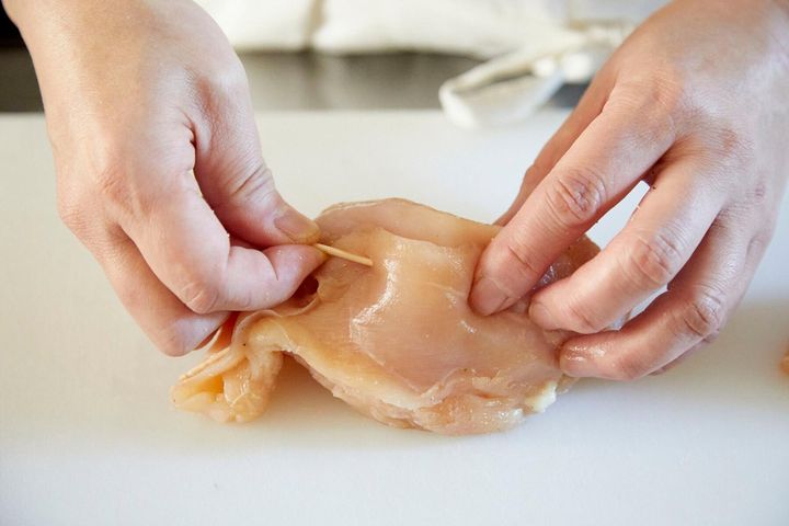 バターを鶏むね肉で包む