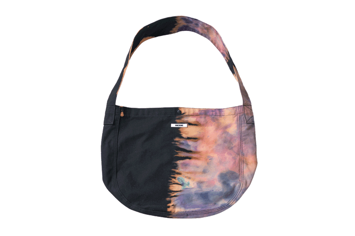 〈ワンフォーワン〉のニュースペーパーバッグ