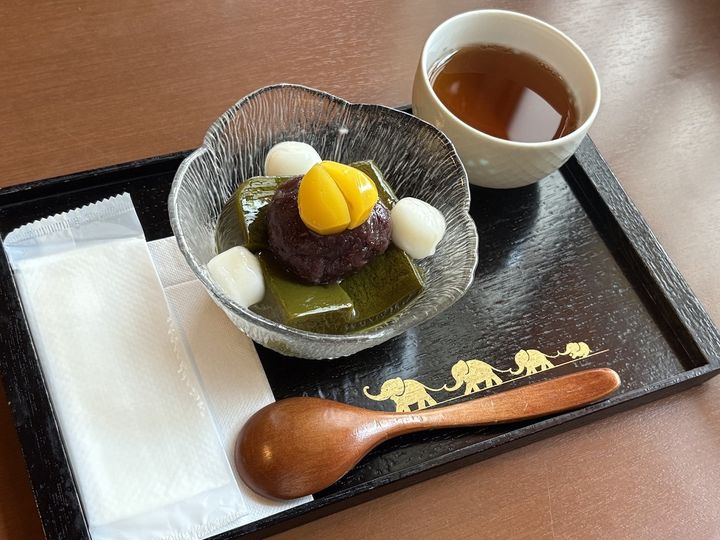 「自家製濃茶ゼリーとほうじ茶のセット」750円