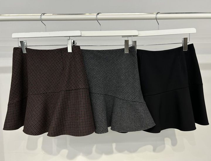 画像: 【ユニクロ：C】フレアスコート各¥3,990 www.uniqlo.com