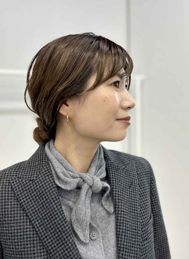 画像: 【ユニクロ：シー】カシミヤクルーネックショートベスト¥8,990、カシミヤリラックスVネックセータースカーフつき¥14,900、ツイードテーラードジャケット¥9,990 www.uniqlo.com