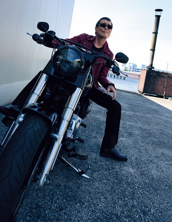 やざわ・えいきち 1949年生まれ、広島県出身。1972年ロックバンド「キャロル」でデビューし1975年に解散。