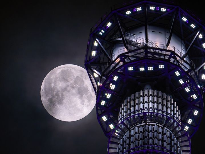 All About ニュース編集部が全国250人を対象に実施した「関東地方のお月見スポットに関するアンケート」の調査結果から、「東京都のお月見スポット」ランキングを発表！ 2位「東京スカイツリー」を抑えた1位は？