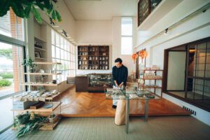 薄曇りの「うりずん」の午後、香り高い中国茶に誘われて。沖縄・北中城村〈茶樓 雨香〉