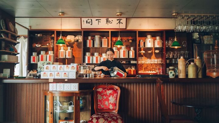 薄曇りの「うりずん」の午後、香り高い中国茶に誘われて。沖縄・北中城村〈茶樓 雨香〉