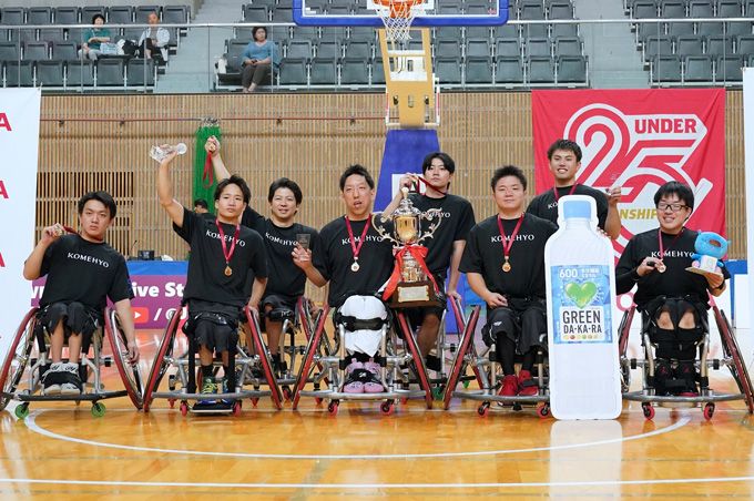 6連覇中の関東選抜Aを下し、見事優勝を果たした東海北陸選抜のメンバー