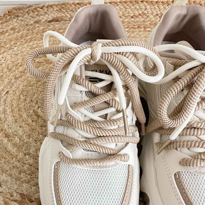 画像: 二重紐が個性的