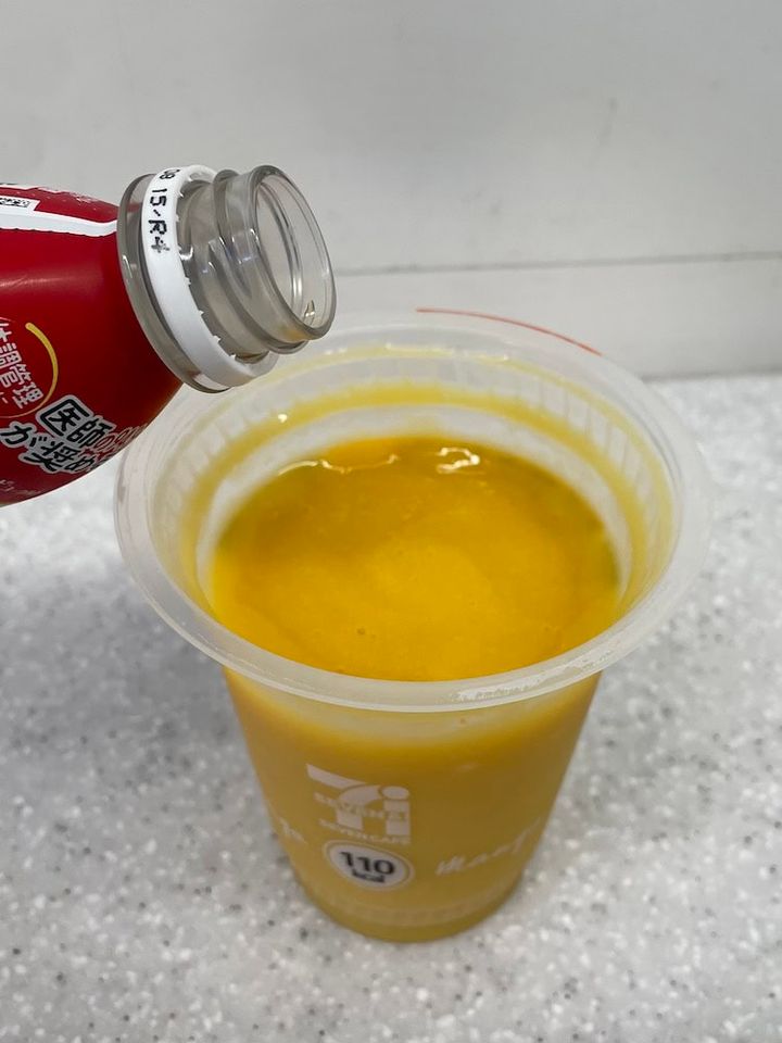 セブンイレブンのマンゴースムージーとR-1