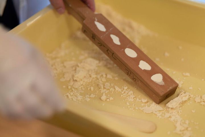 干菓子の作り方②しっかり押し固める