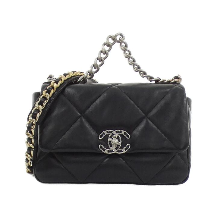 シャネルのブラックショルダーバッグ