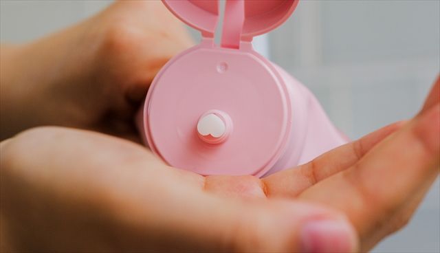 おしり型でボディバターが出てくる！キュートなオリジナル容器