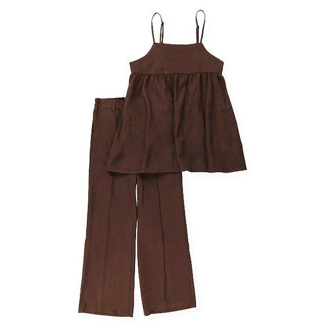 しまむらyumiコラボのキャミソールとフレアパンツセット