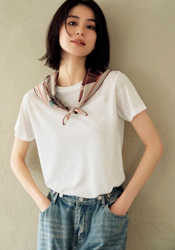 コットンシルクスカーフ¥15,400（タピ ノワール／アデルビジュー ショールーム）