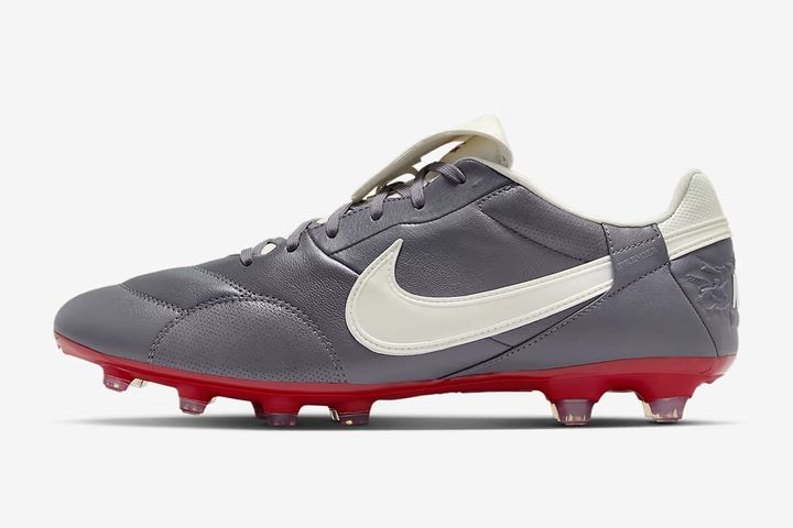 NIKE、サッカーで唯一の“レザースパイク”にNEWカラーが登場！流行りの「トータル90」を彷彿