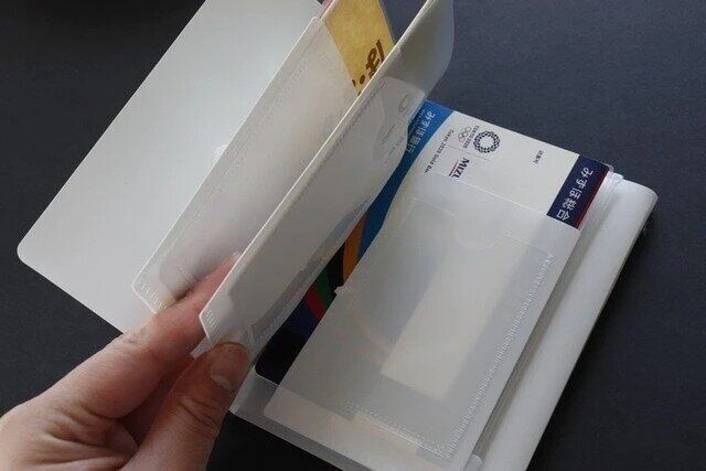 ダイソー 通帳ケース ジッパーポケット付 モノクロ