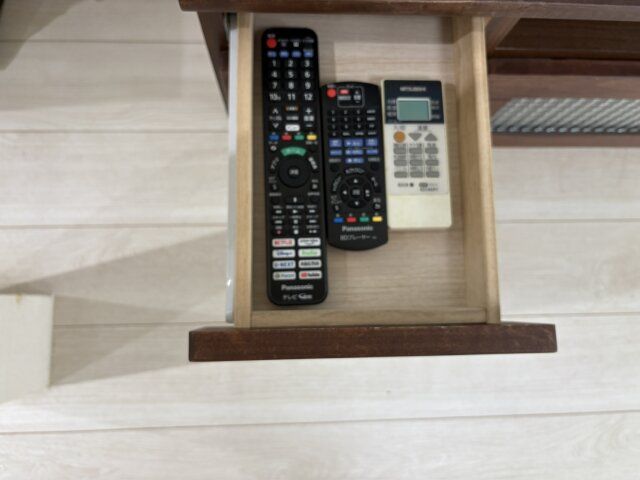 リモコン【まとめて収納＋定位置で迷子防止】