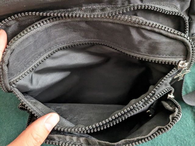 阪急交通社ショルダーバッグファスナーポケット