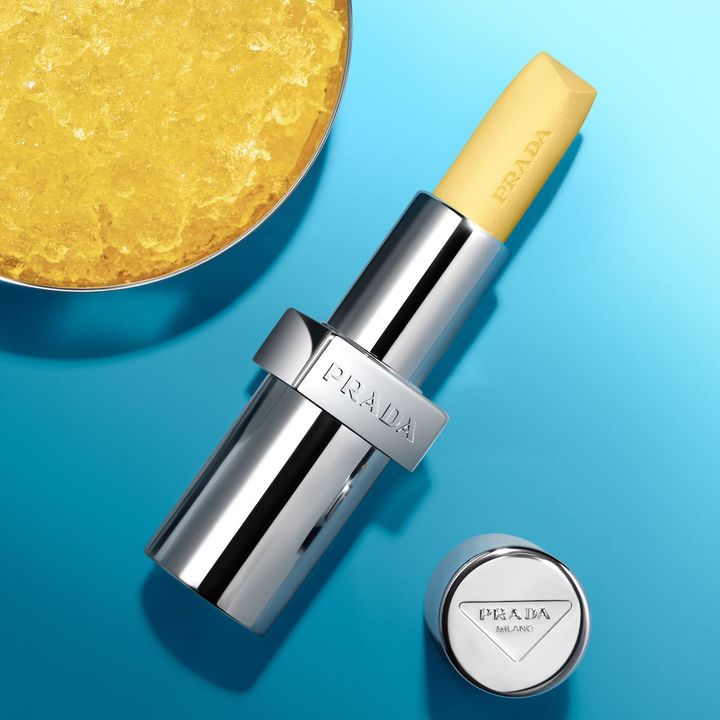 リップ バーム フロスティング ケア ¥7,260（9月12日発売）／プラダ ビューティ