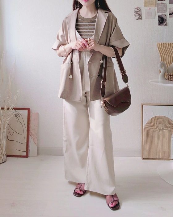 UNIQLOのカーキの「ホルターネックブラタンクトップ」