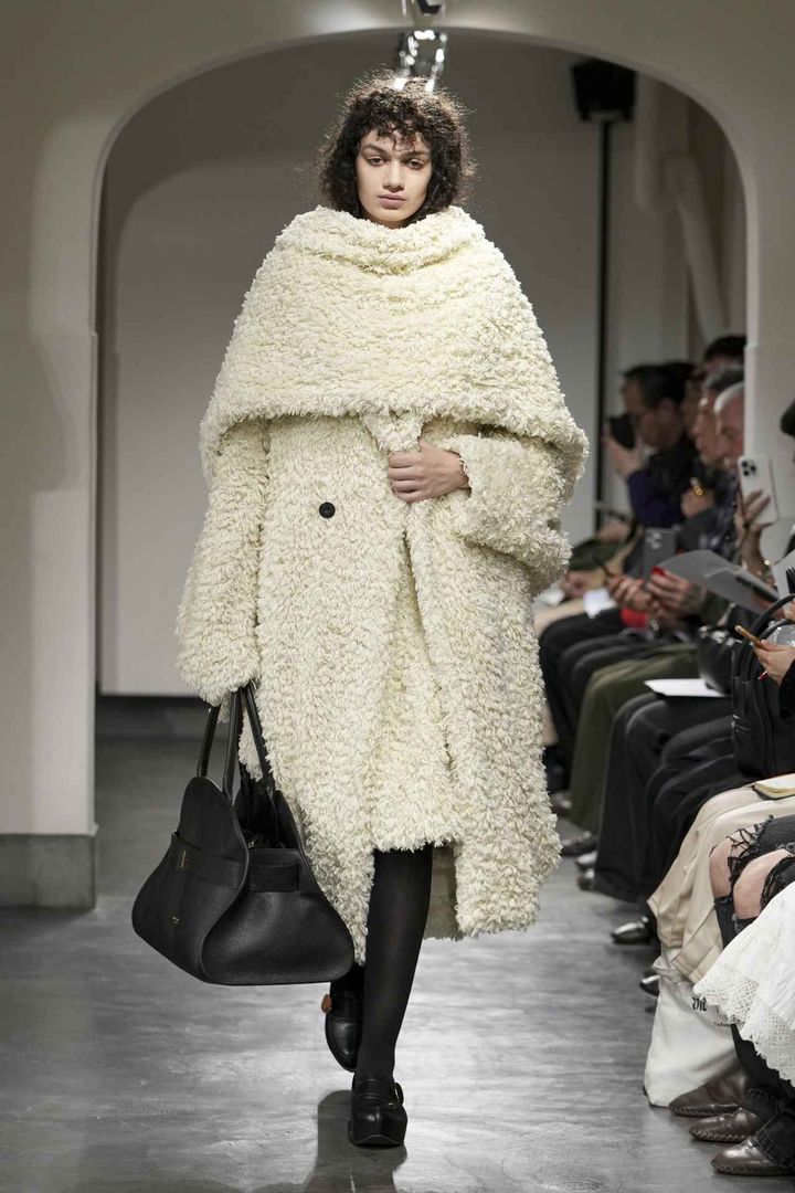 画像: HARUNOBUMURATA 2025-26年秋冬コレクション 出典：ハルノブムラタ