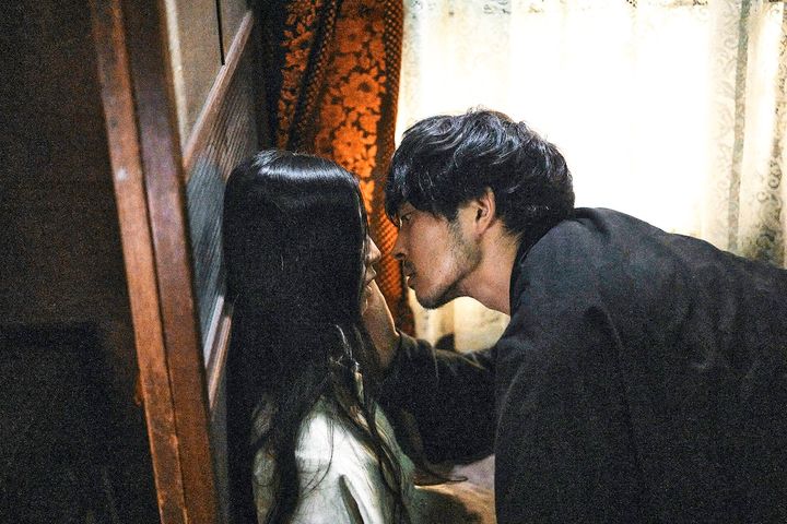 官能に彩られた猟奇的愛憎劇『蟲』——江戸川乱歩の問題作が人間の闇を暴き出す