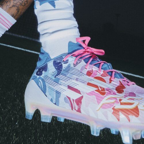 「アディダス×エイプの伝説コラボがピッチにも」大人気サンバ、天然芝スパイクほかサッカージャージまでラインナップ