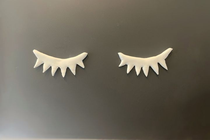 まつ毛のセルフ施術にまつわるリスク・トラブルとは