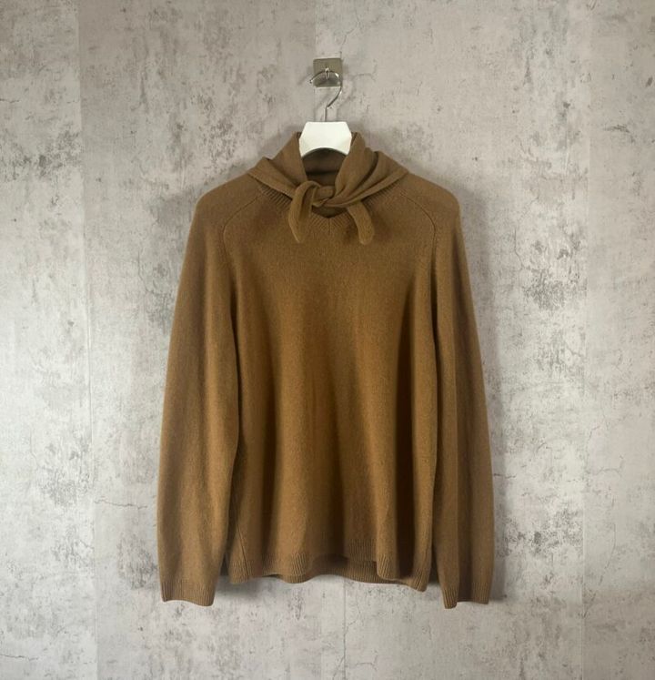 カシミヤリラックスVネックセータースカーフつき￥14,900（ユニクロ：シー）