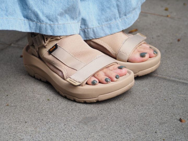 テバのサンダル