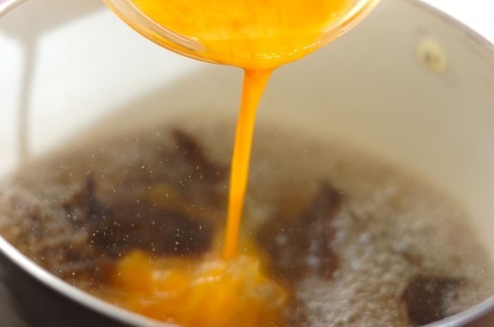 キクラゲと卵の中華スープの作り方1